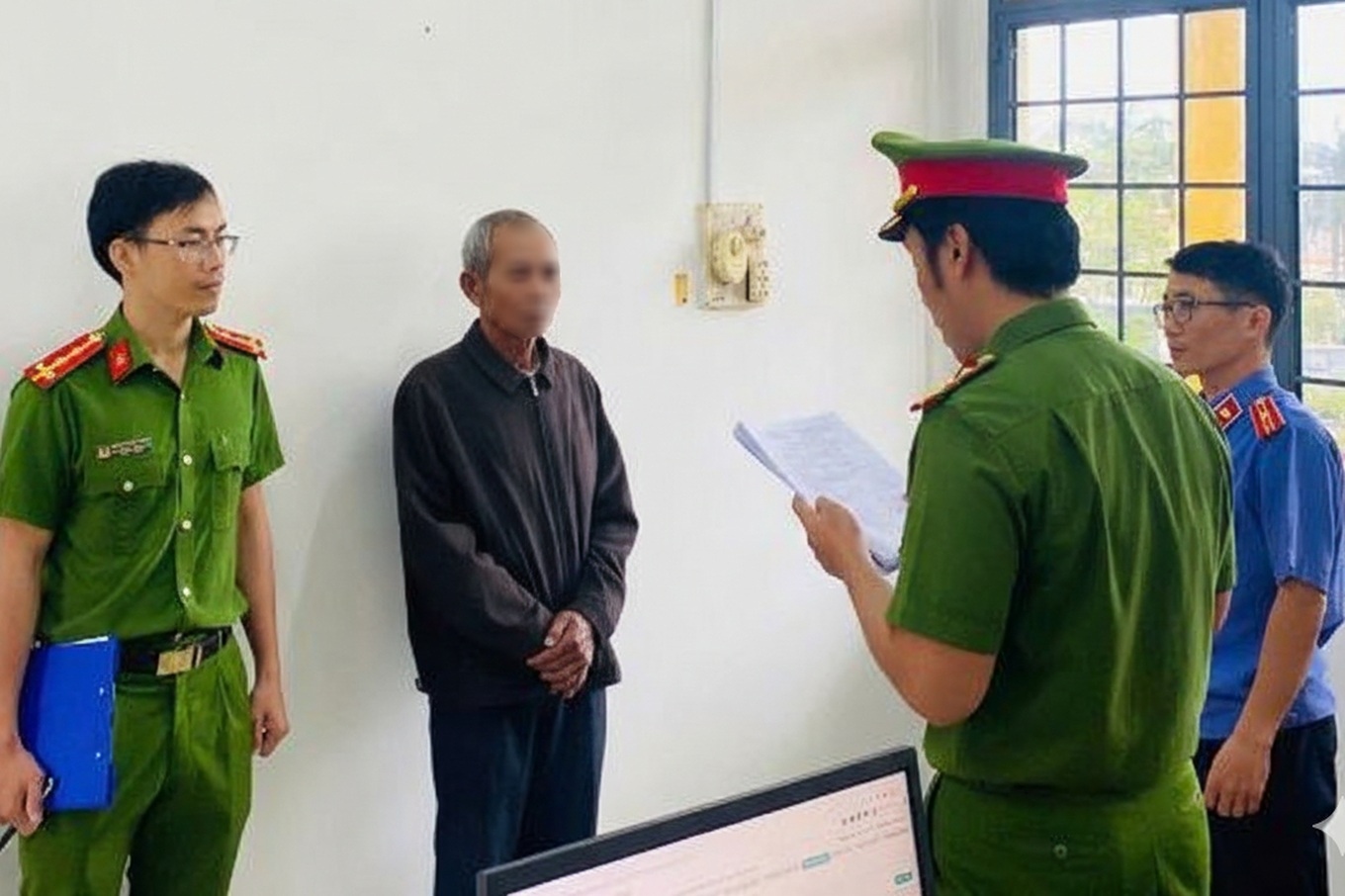 Bắt người đàn ông 68 tuổi xâm hại người phụ nữ khuyết tật - Ảnh 1.