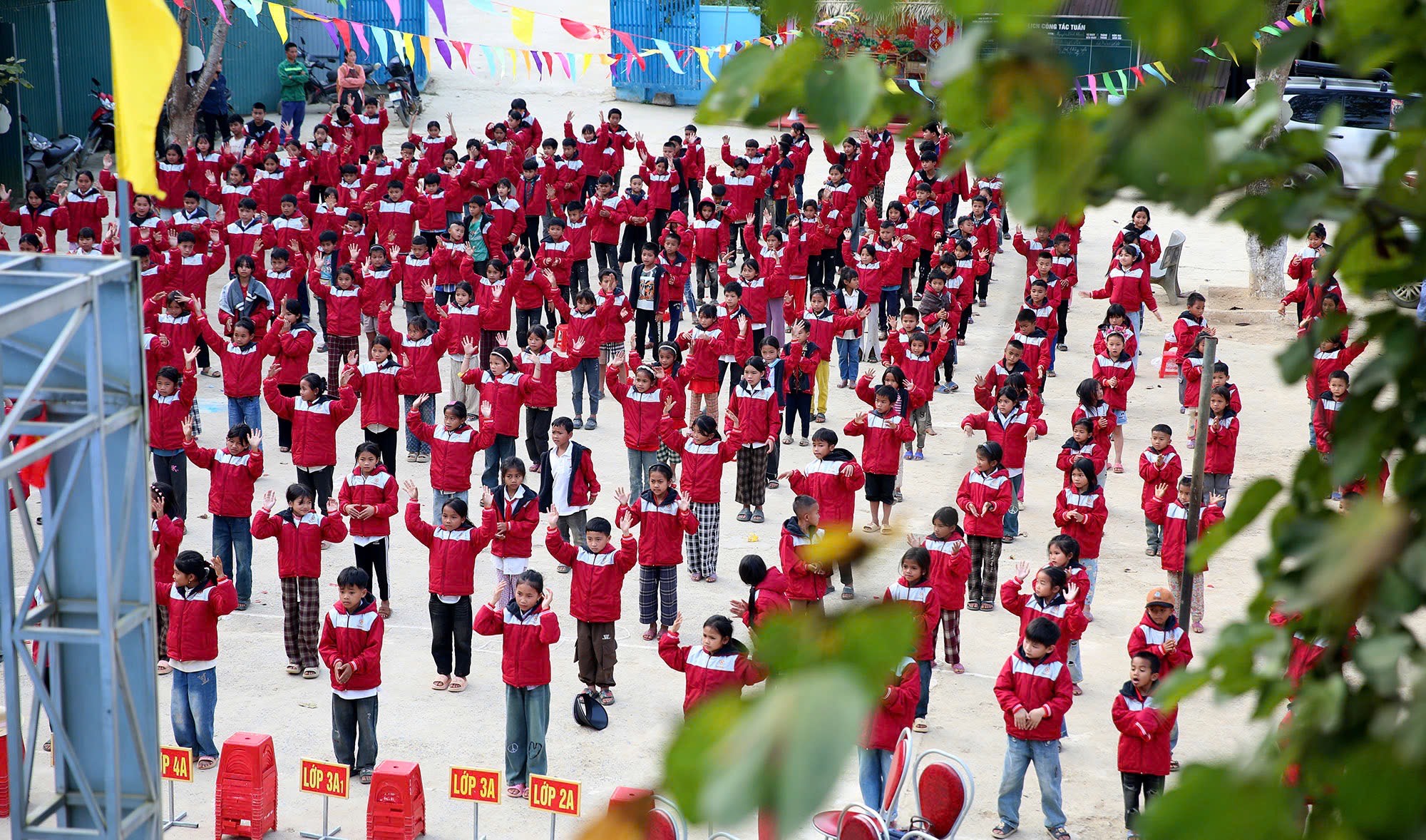 Ngược núi rừng, mang tấm lòng miền xuôi sưởi ấm vùng cao- Ảnh 1.