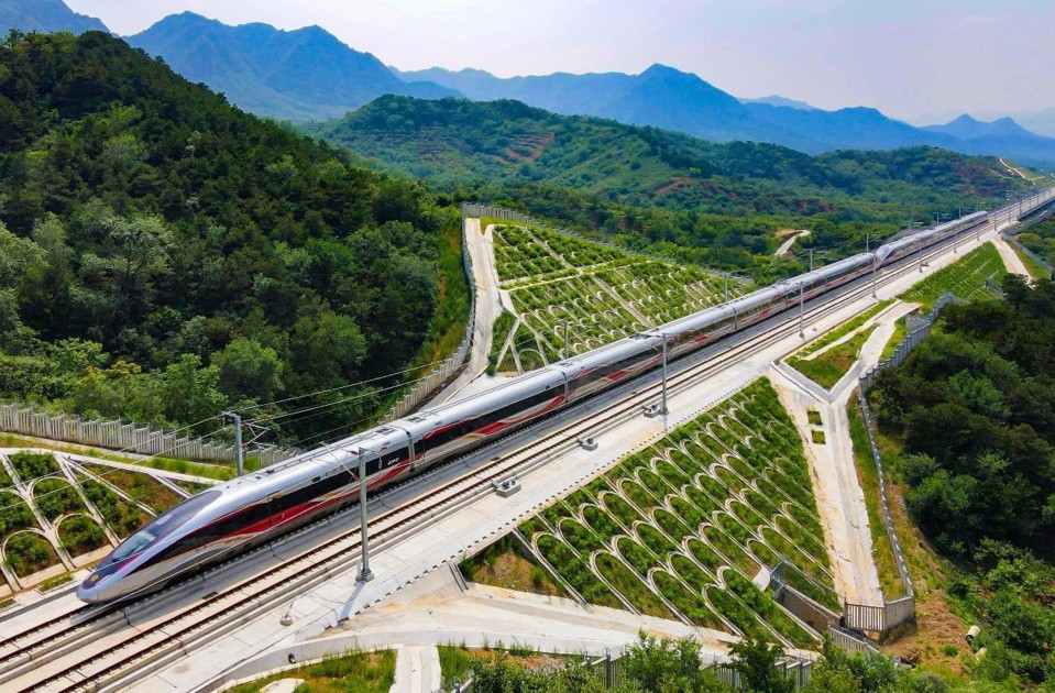 Nghĩa trang xanh dọc tuyến đường sắt tốc độ cao Bắc – Nam: Cơ hội cho Huế tái cấu trúc không gian?- Ảnh 1.