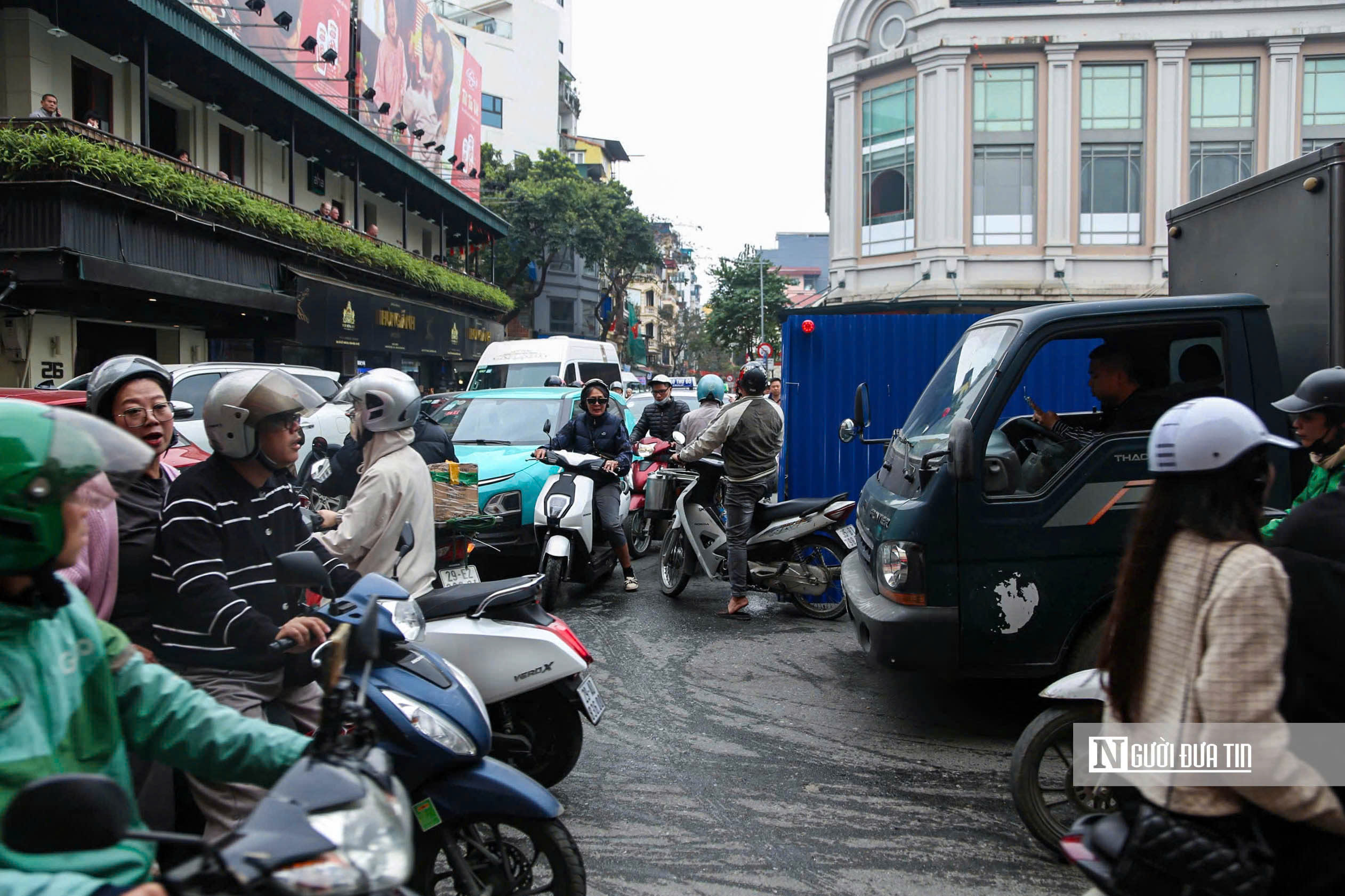 Đẩy nhanh tiến độ thi công bể nước ngầm chống ngập khu vực chợ Hàng Da - Ảnh 10.