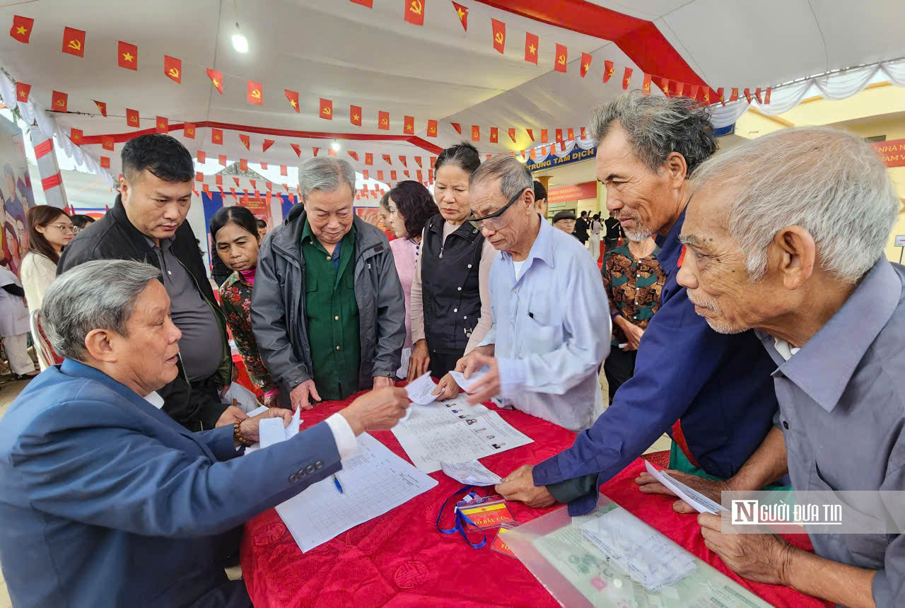Xem bạn bè bầu cử trên... phây - Ảnh 1.