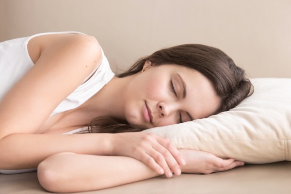 2 kiểu ngủ "hạ độc" cơ thể, rất nhiều người hay mắc phải - Ảnh 2.