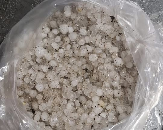 Giải mã hiện tượng mưa đá diện rộng tại Hà Nội và miền Bắc- Ảnh 1.