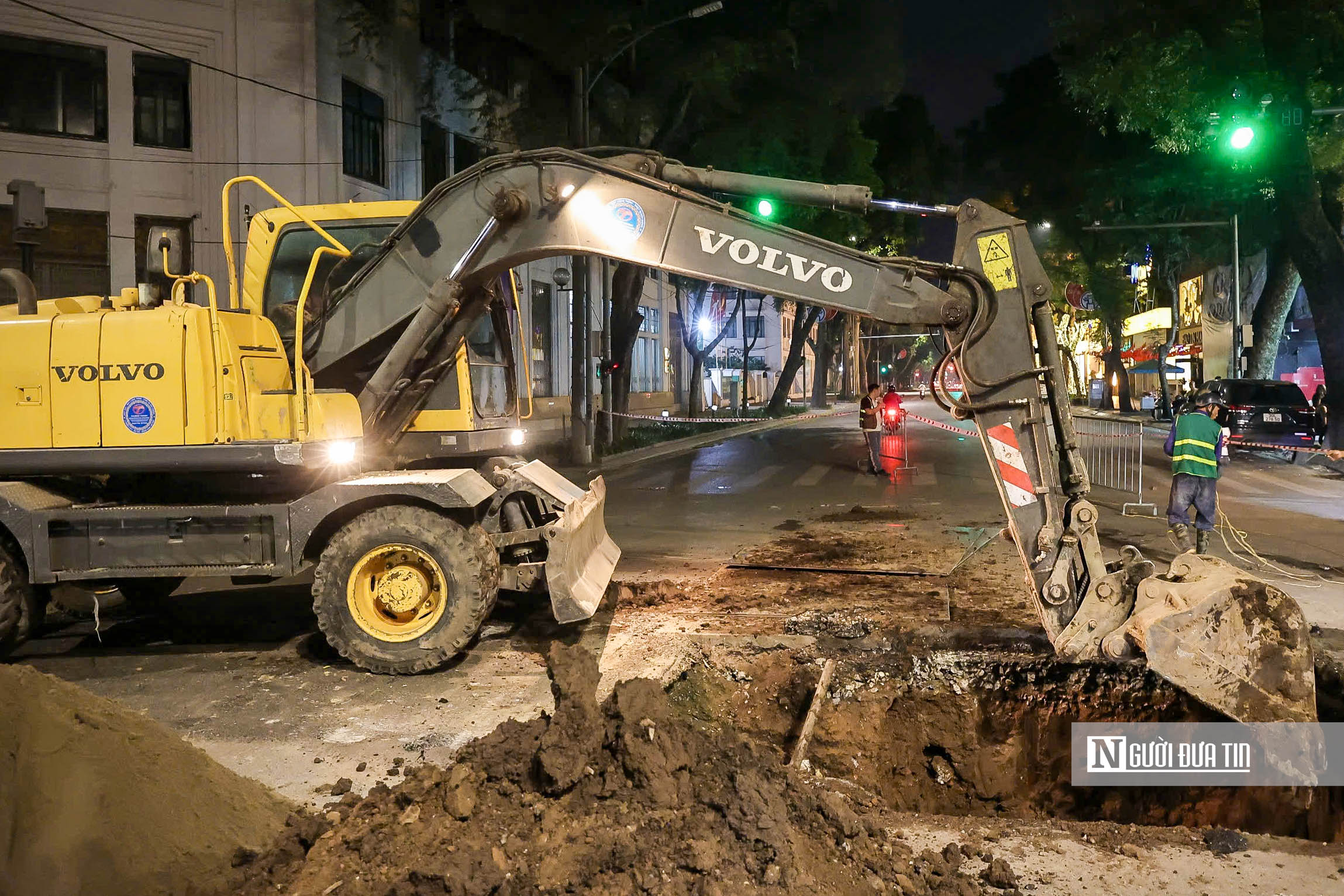 Cận cảnh thi công xuyên đêm công trình chống ngập ở Hà Nội- Ảnh 7.